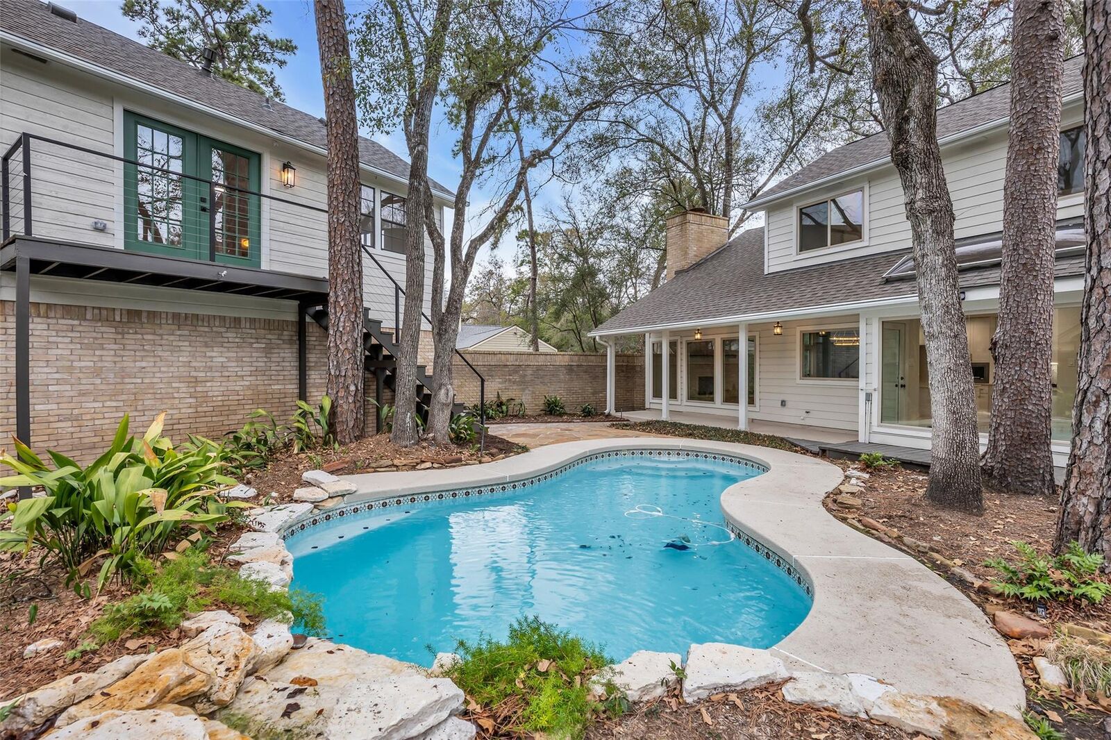 Property Photo:  4 N Autumnwood Way  TX 77380 