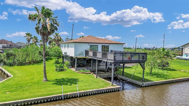 Property Photo: 1571 Blue Water Drive TX 77541