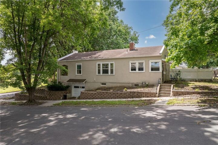 Property Photo:  1402 S 30th Street  MO 64507 
