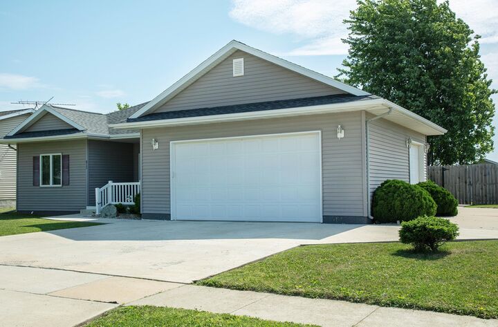Property Photo:  812 4th Street  IA 50665 