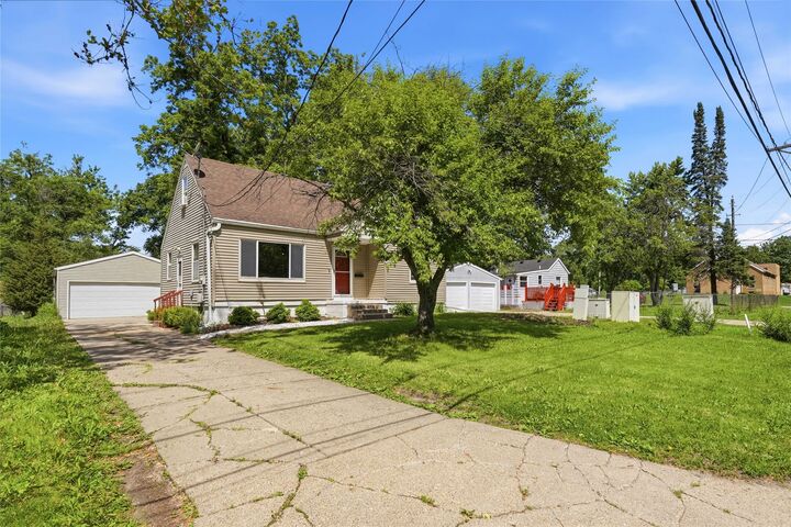 Property Photo: 2214 50th Street IA 50310