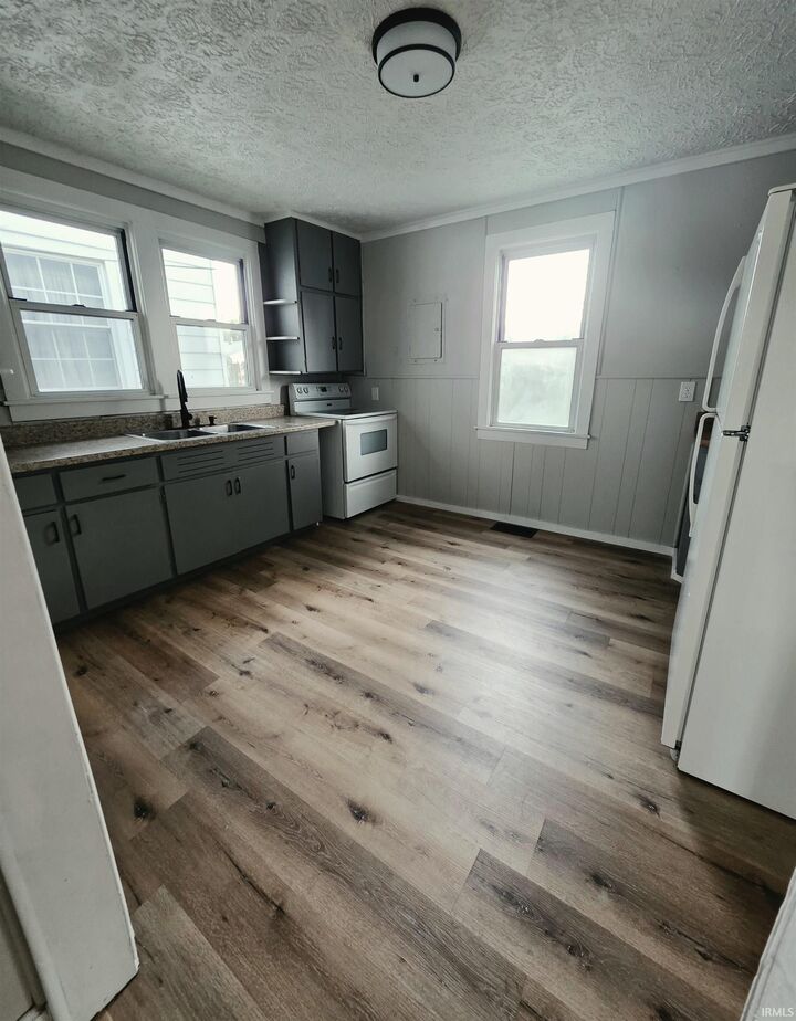 Property Photo:  827 15th Street  IN 47586 