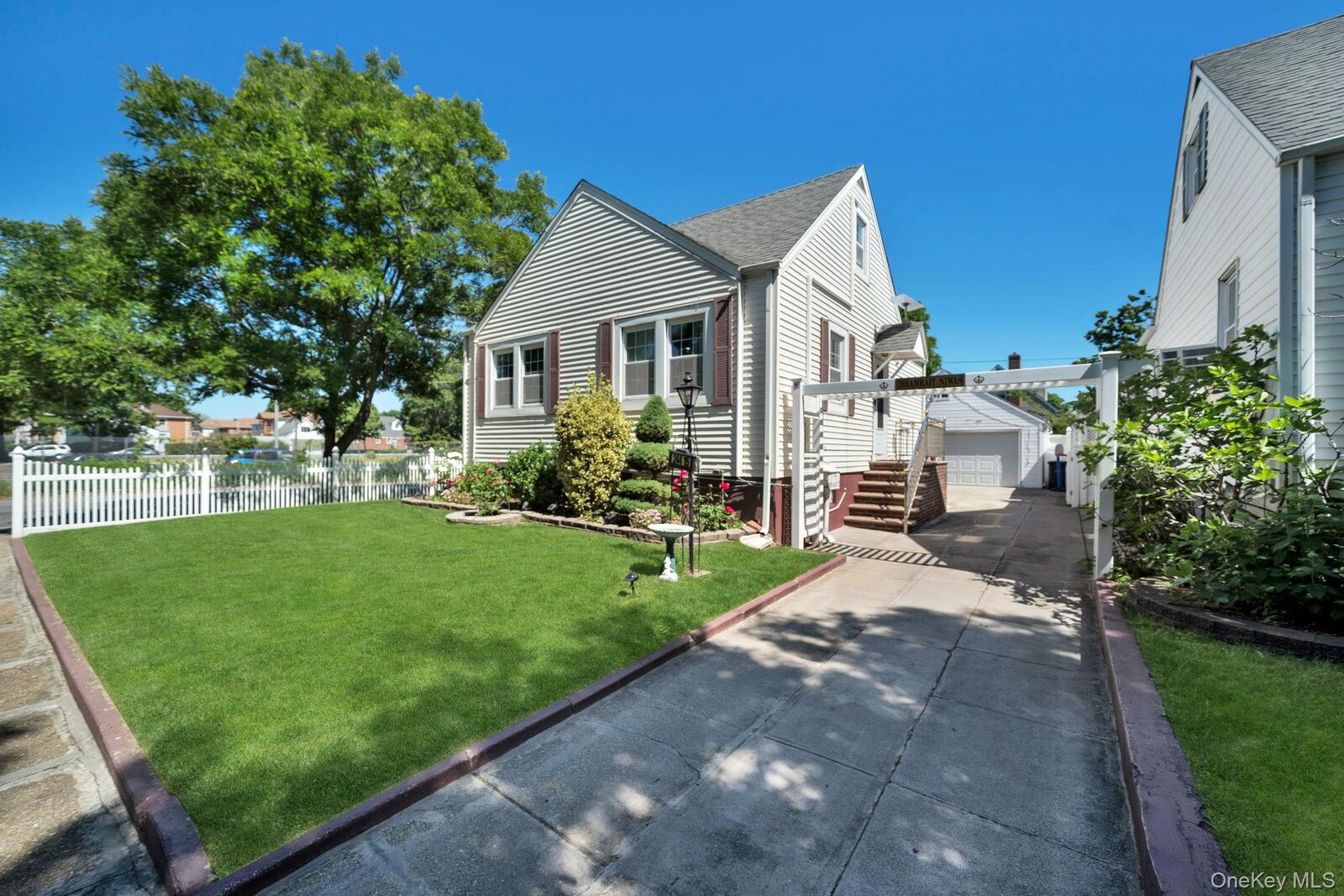 Property Photo: 24415 85th Road NY 11426
