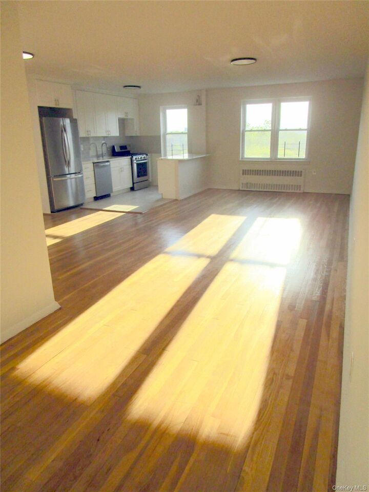 Property Photo:  585 McLean Avenue 6E  NY 10705 