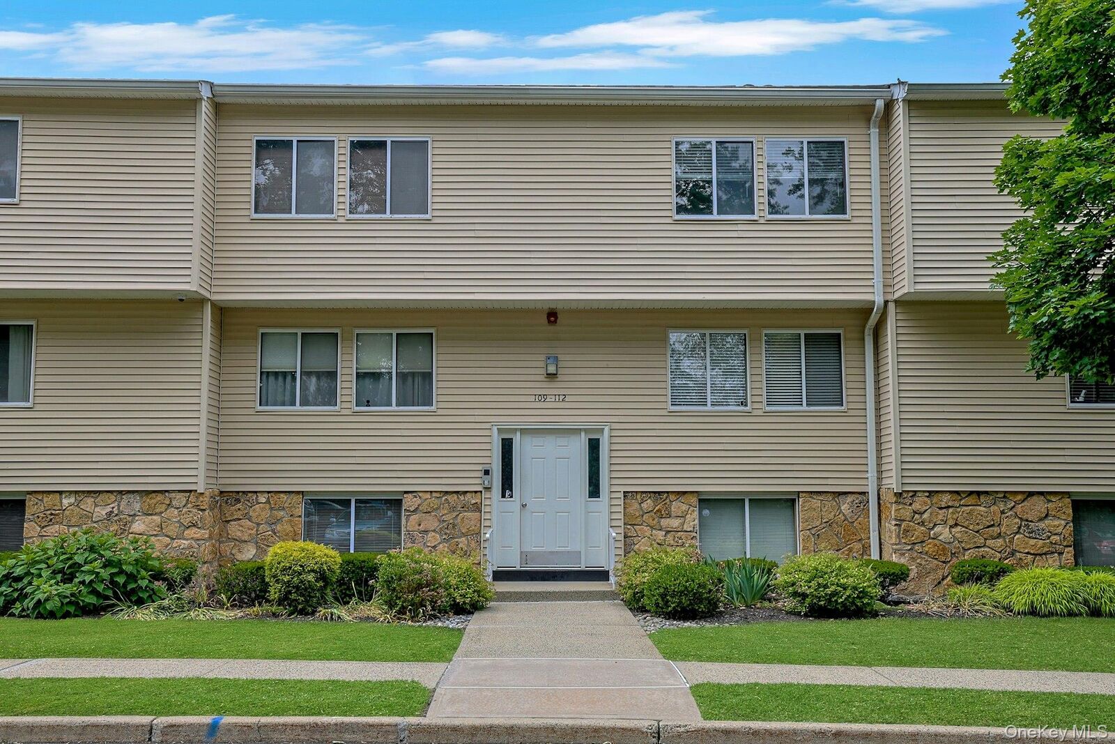 Property Photo:  25 College Avenue 111  NY 10954 