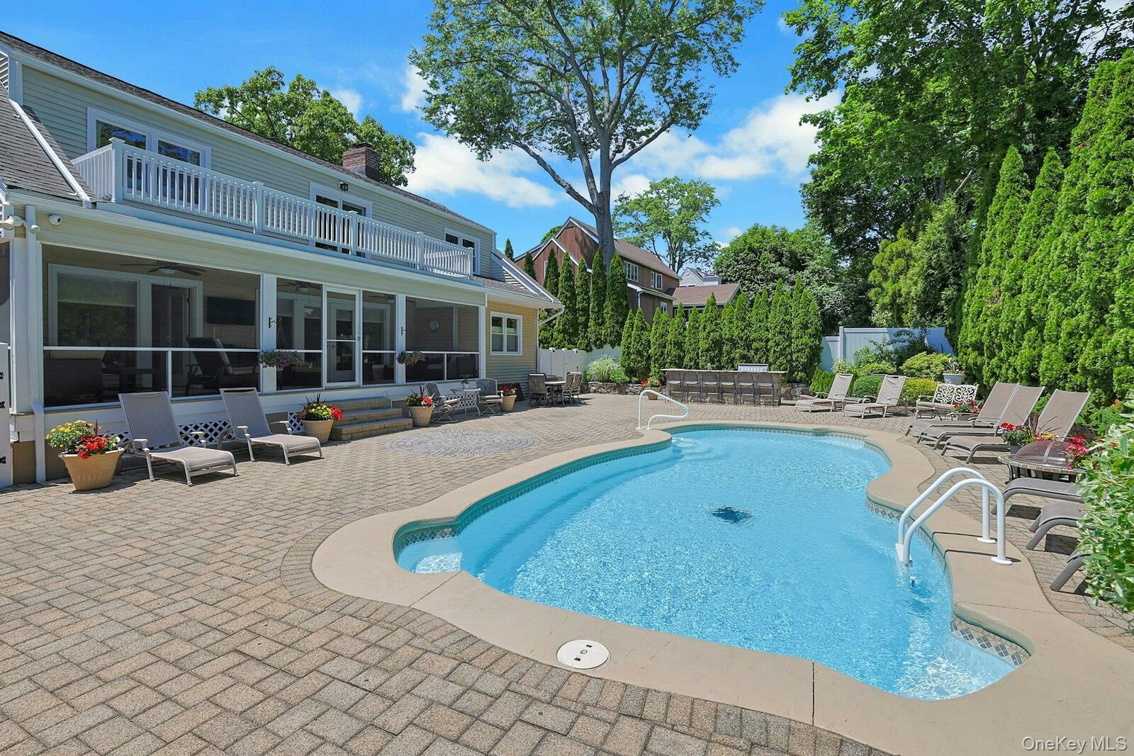 Property Photo:  21 Soundview Drive  NY 10709 