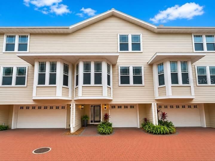 Property Photo: 3315 W De Leon Street 15 FL 33609