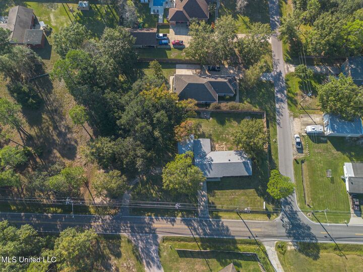 Property Photo:  406 Klondyke Road  MS 39560 