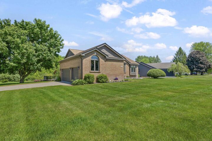 Property Photo:  10690 Oxbow Heights Drive  MI 48386 