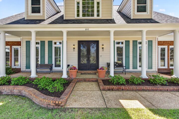 Property Photo: 845 Hatton Cv TN 38017