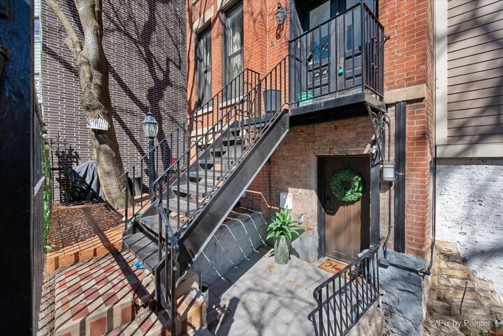 Property Photo:  1969 N Lincoln Avenue 1  IL 60614 