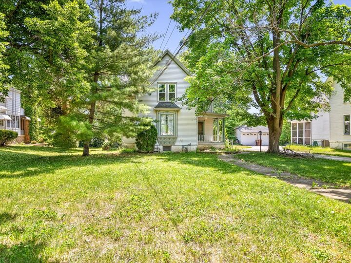 Property Photo: 927 E Lincoln Avenue IL 61008