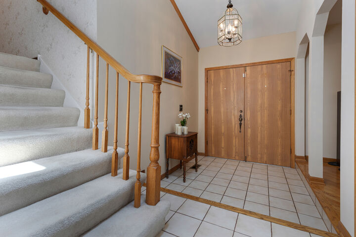 Property Photo:  387 Woodlane Court  IL 60191 