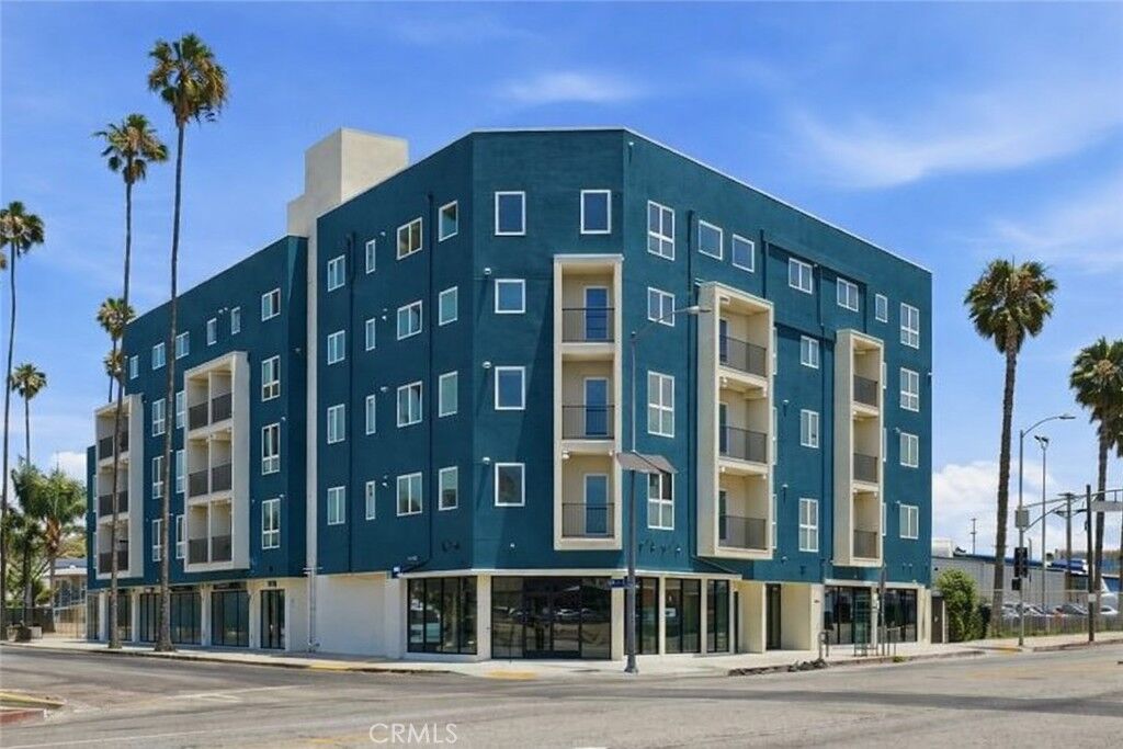 Property Photo: 1818 S Norton Avenue 207 CA 90018