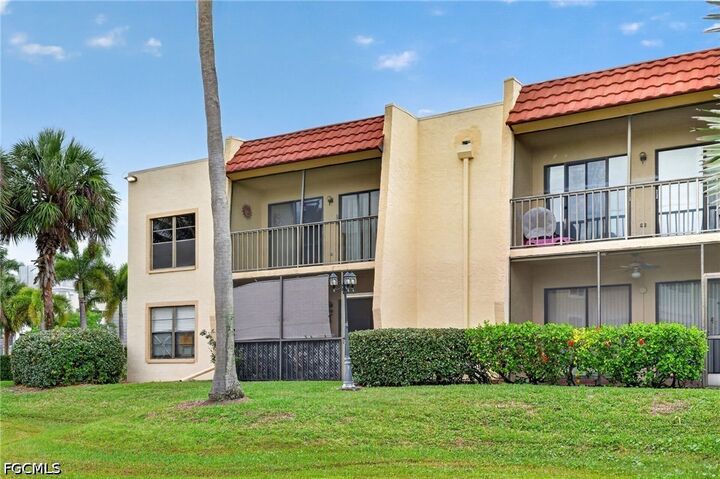 Property Photo:  12481 McGregor Boulevard 17  FL 33919 