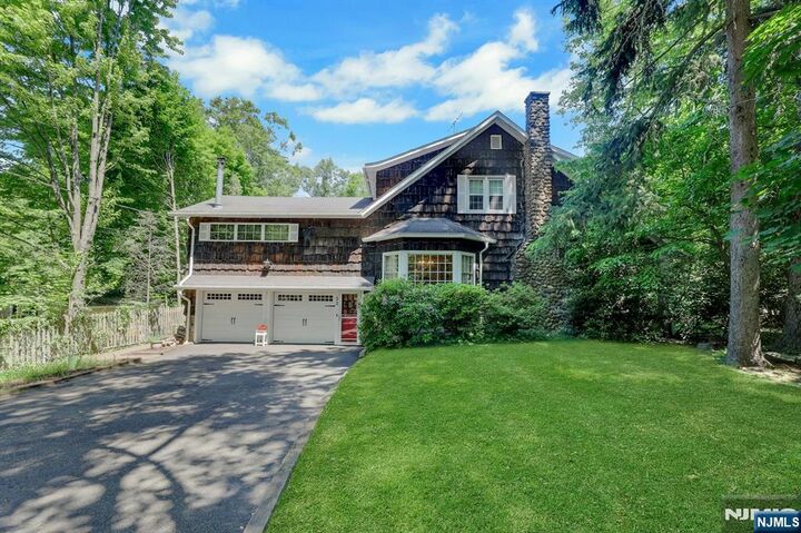 Property Photo:  22 Crest Road  NJ 07642 