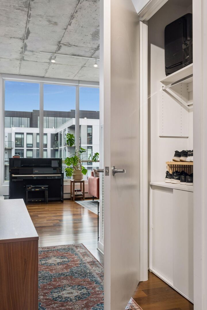 Property Photo:  901 S 2nd Street 905  MN 55415 