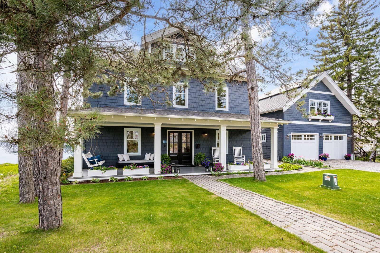 Property Photo:  2909 Minnesota Avenue  MN 55802 
