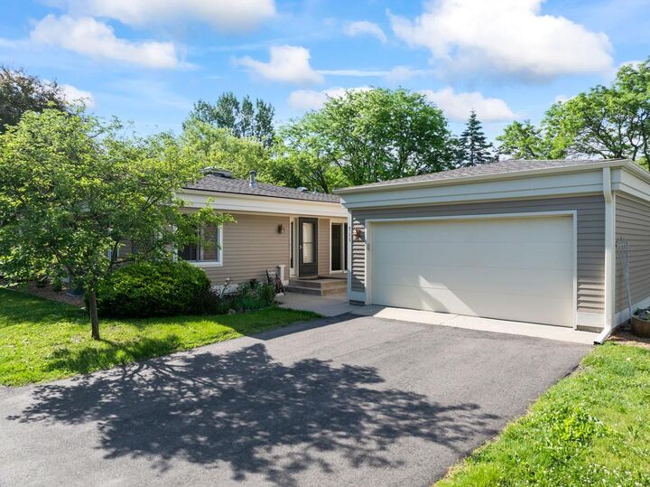 Property Photo:  711 Lincoln Street N  MN 55057 