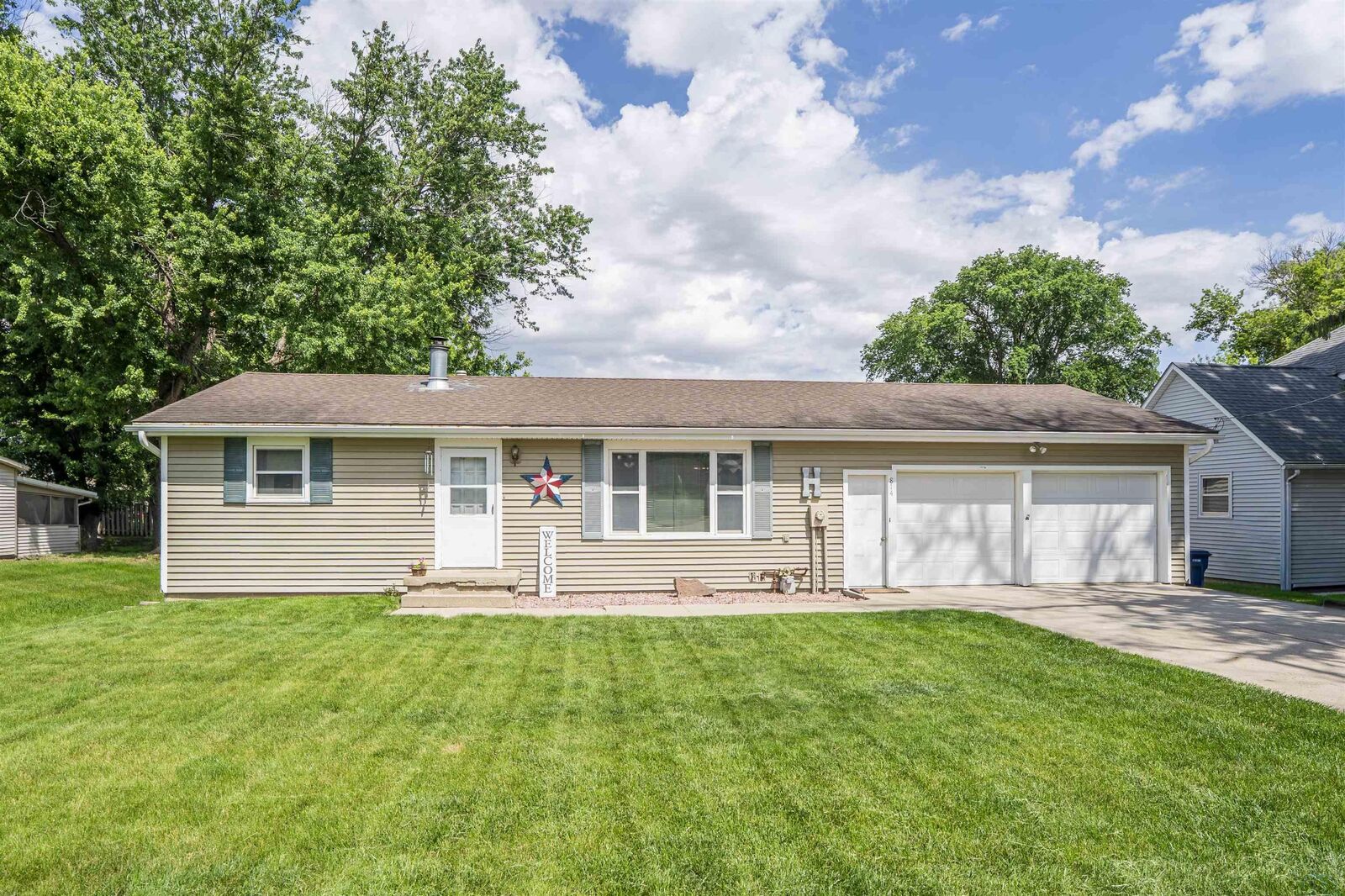 Property Photo:  814 3rd St  IA 51038 