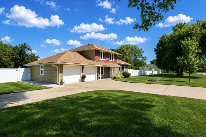 Property Photo:  451 Fair Oaks Drive  NE 68776 
