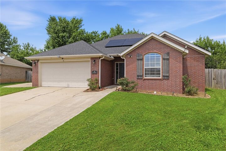 Property Photo:  2901 S E Street  AR 72758 