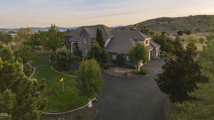 Property Photo:  2646 Fairway Drive  OR 97601 