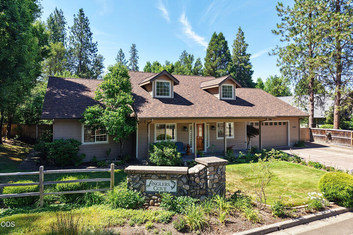 Property Photo:  1025 Anglers Place  OR 97539 