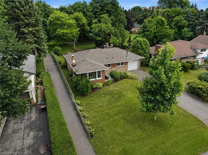 Property Photo:  1063 Maplehurst Avenue  ON L7T 3G3 