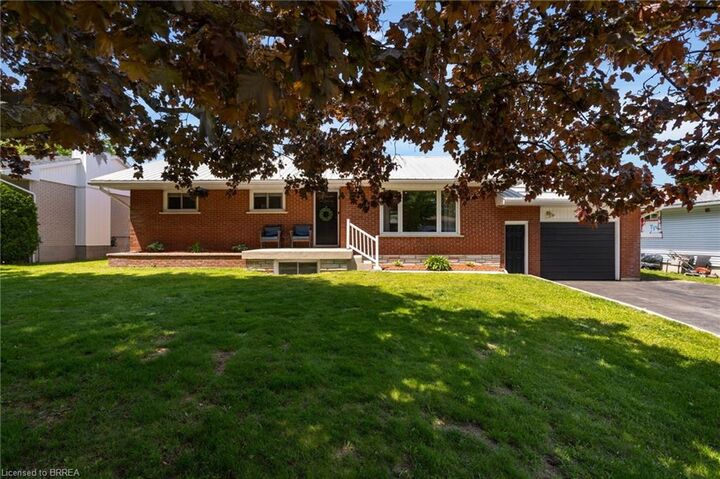Property Photo: 212 Hamilton Drive ON L0M 1S0