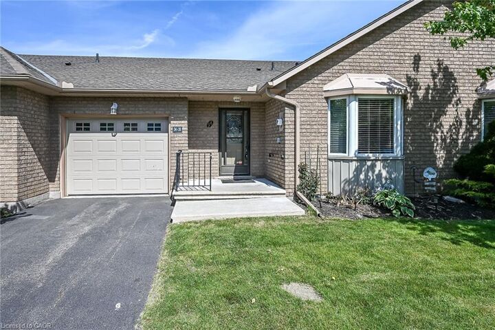 Property Photo:  30 Braemar Avenue 34  ON N3W 2M1 