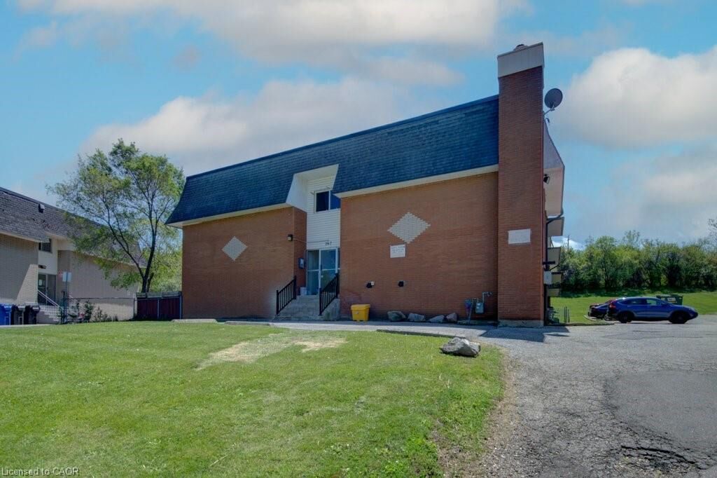 Property Photo:  267 Clyde Road 11  ON N3H 1C4 