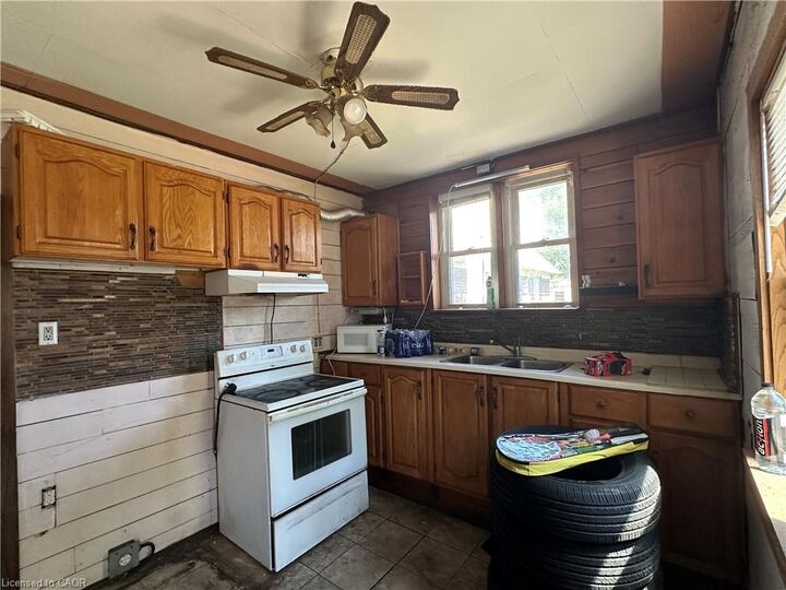 Property Photo:  536 Queensdale Avenue E  ON L8V 1L2 