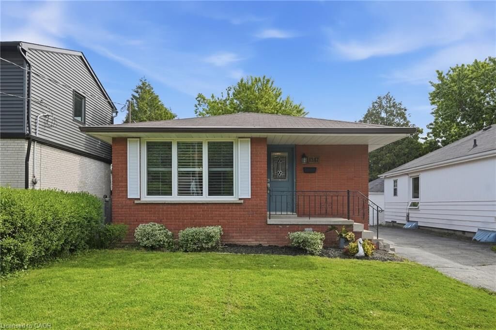 Property Photo:  1347 Fisher Avenue  ON L7P 2L7 