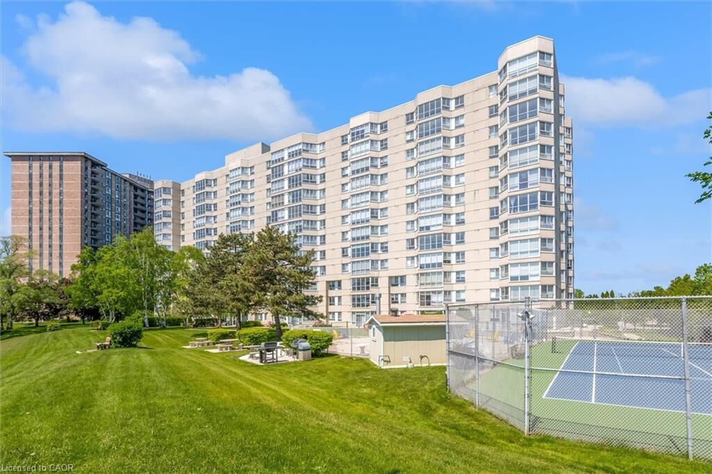 Property Photo:  5280 Lakeshore Road 510  ON L7L 5R1 