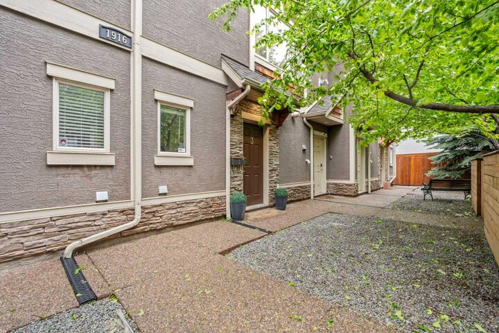 Property Photo: 1916 36 Street SW 3 AB T3E 2Y9