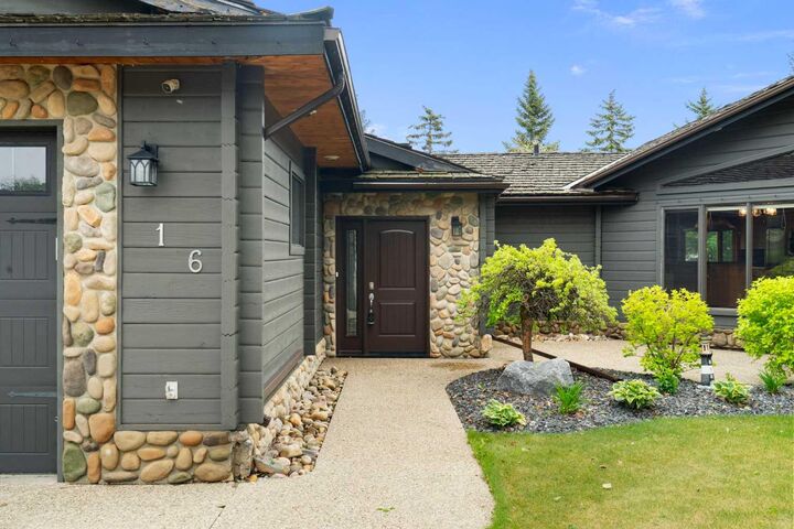 Property Photo:  16 Rustic Crescent  AB T4S 1S5 
