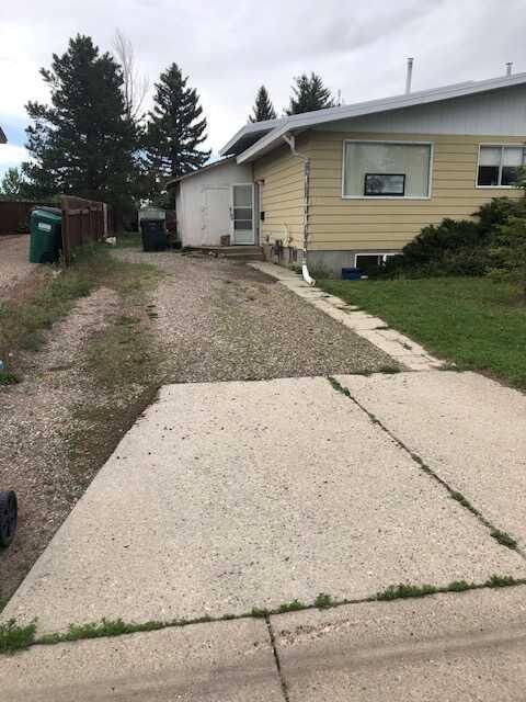 Property Photo:  62 Carleton Road W  AB T1K 3X5 