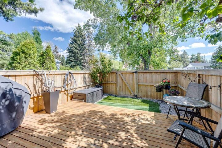 Property Photo:  4810 40 Avenue SW 83  AB T3E 1E5 