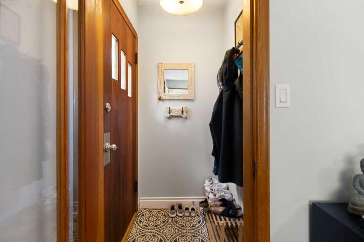 Property Photo:  609 9 Avenue NE  AB T2E 0W4 