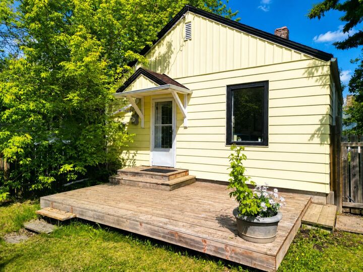Property Photo: 4732 52 Street AB T4S 1G5
