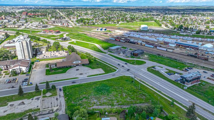 Property Photo: 9405 Resources Road 2 AB T8V 8C2