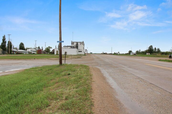 Property Photo: 4917 51 Avenue AB T0B 0B9