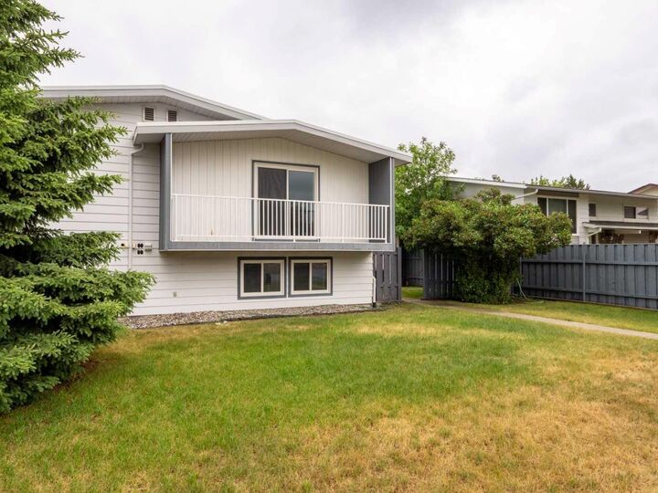 Property Photo:  269 Laval Boulevard W 1  AB T1K 4E2 