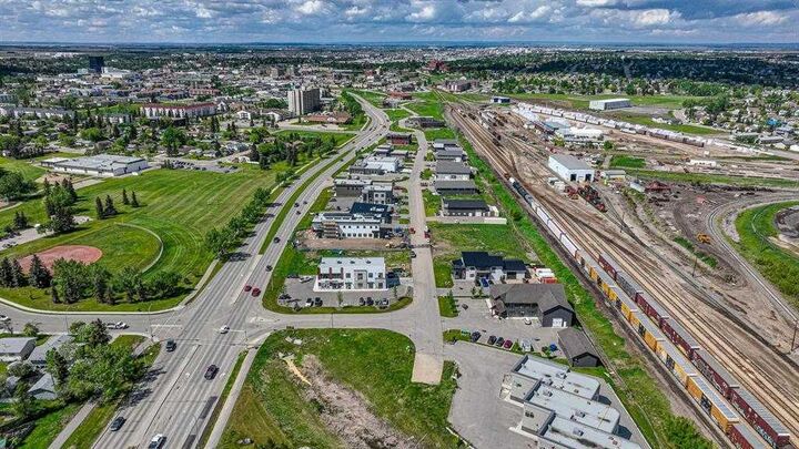 Property Photo:  9305 Resources Road 3  AB T8V 8C2 