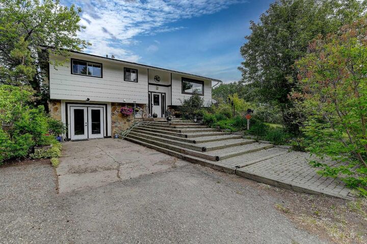 Property Photo: 710 8th Avenue W AB T0H 0C0