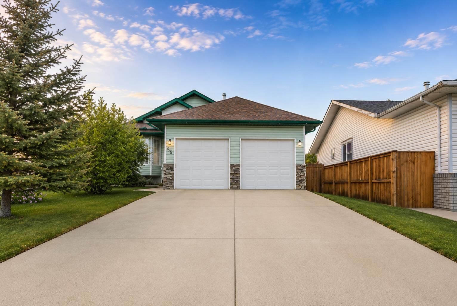 Property Photo:  35 Maple Walk  AB T0M 0S0 