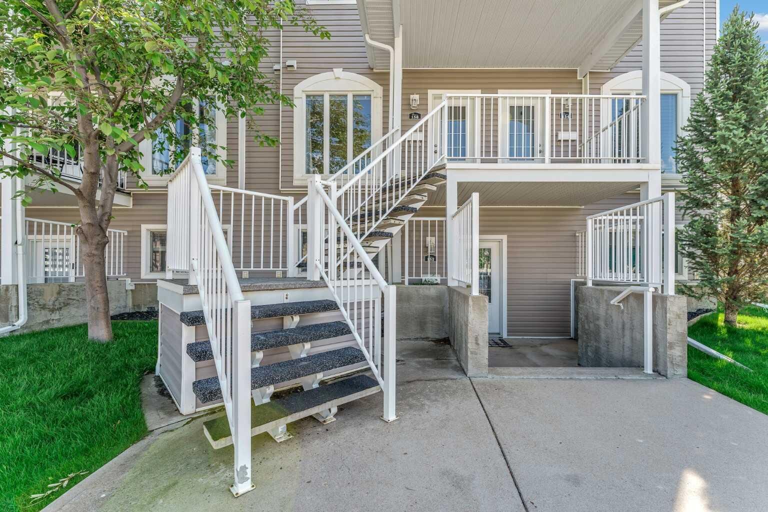 Property Photo:  156 Somerset Lane SE  AB T1B 0E6 