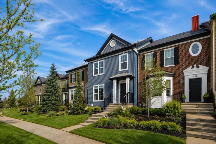 Property Photo:  422 Legacy Village Way SE  AB T2X 0Y8 