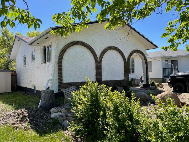 Property Photo:  10717 103 Avenue  AB T0H 1L0 